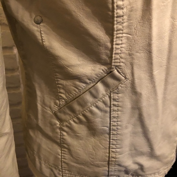 3 for $25 CREAM LEATHER JACKET Size large - Picture 6 of 8